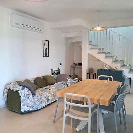 Con Piscina Vista Mare بودوني